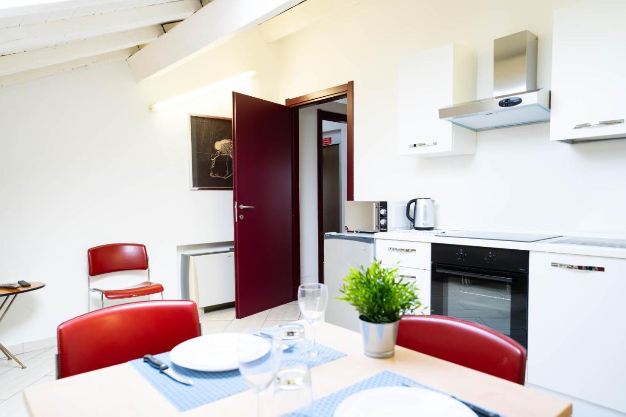 V12 Apartments - Vittoria 12 Novara Esterno foto