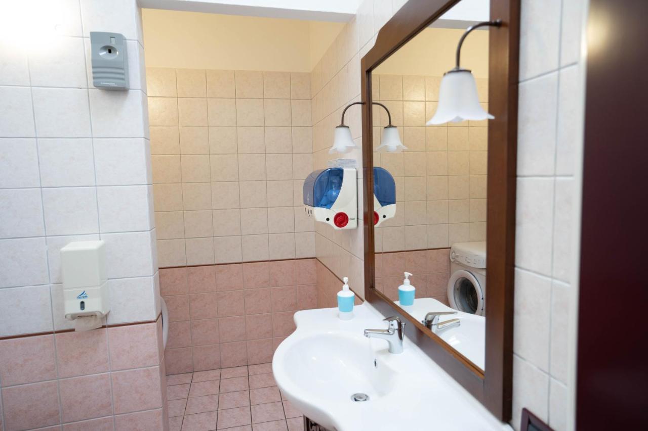 V12 Apartments - Vittoria 12 Novara Esterno foto