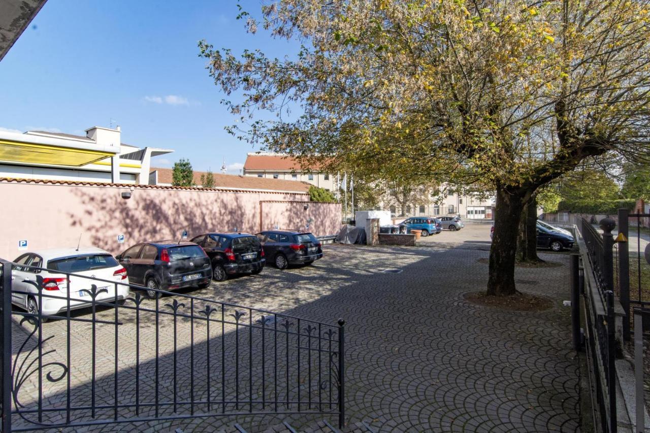 V12 Apartments - Vittoria 12 Novara Esterno foto